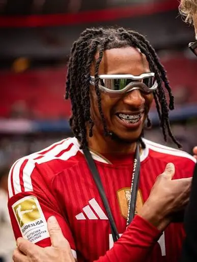 Can you wear grillz while playing sports? Gold grillz beside a sports mouthguard